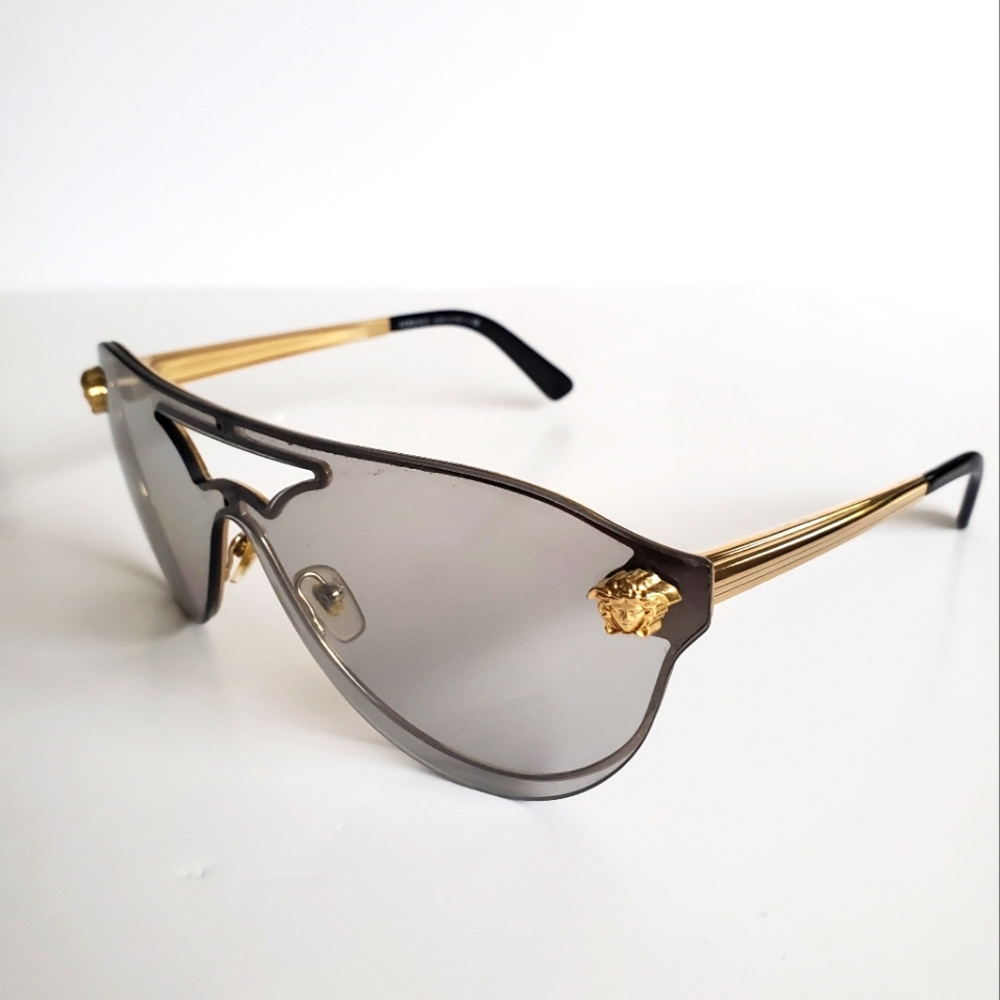 VERSACE Aviator Sunglasses Gold Medusa Logo Gray Lenses Great Condition Unisex